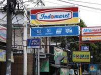 Alasan Lokasi Indomaret dan Alfamart Berdekatan Padahal Saingan