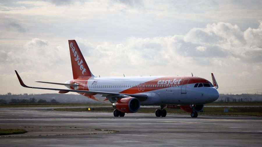 FILE PHOTO: An EasyJet Airbus A320 plane takes off from Paris Charles de Gaulle airport in Roissy-en-France near Paris, France, December 2, 2021. REUTERS/Sarah Meyssonnier/File Photo