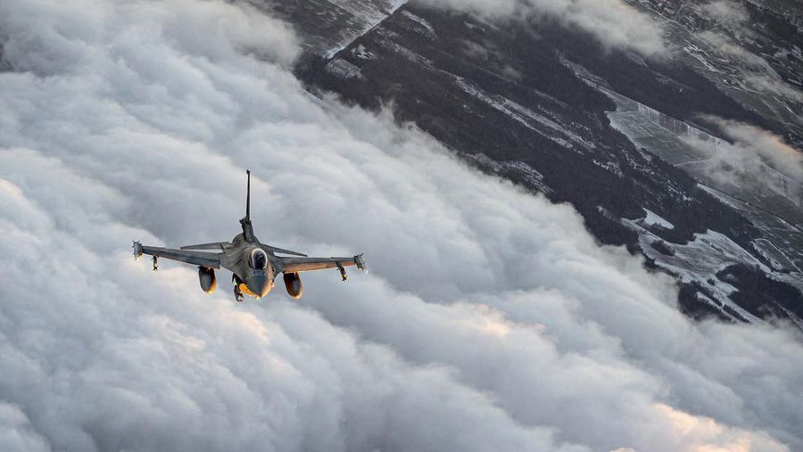 Jet tempur F-16 Angkatan Udara Belgia yang berpartisipasi dalam Misi Udara Baltik NATO beroperasi di wilayah udara Lithuania