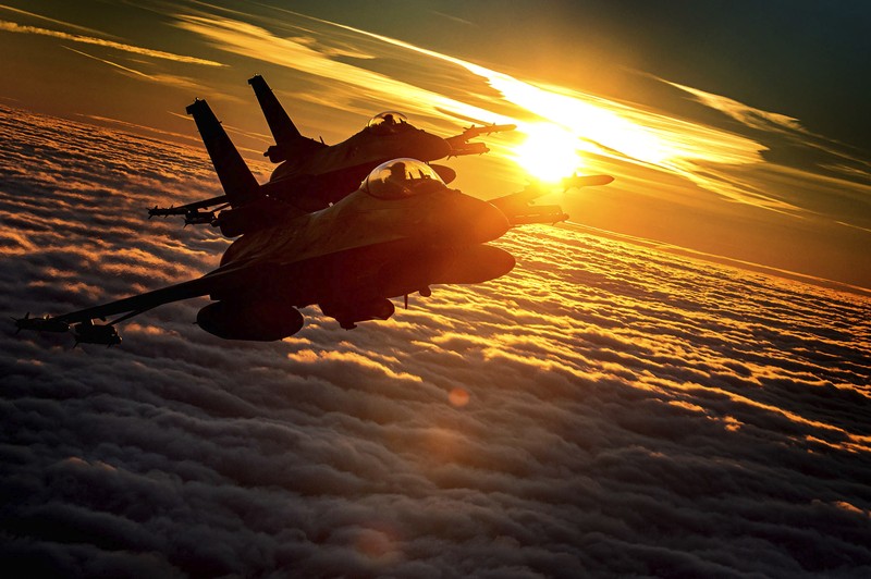 Jet tempur F-16 Angkatan Udara Belgia yang berpartisipasi dalam Misi Udara Baltik NATO beroperasi di wilayah udara Lithuania In this photo provided by Lithuanian Ministry of National Defense, Belgium Air Force F-16 fighter jet participating in NATO's Baltic Air Policing Mission, operates in Lithuanian airspace, Tuesday, Jan. 25, 2022. The NATO defence alliance on Monday said it was dispatching additional fighter jets and ships to Eastern Europe amid tensions with Russia. (Lithuanian Ministry of National Defense via AP)