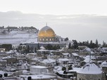Kejadian Langka, Potret Masjid Al Aqsa Diselimuti Salju