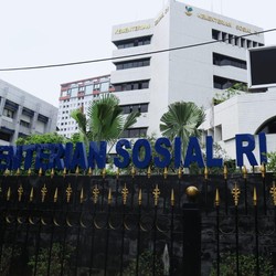 Update Korupsi Bansos: KPK Geledah Ruangan 2 Pejabat Kemensos