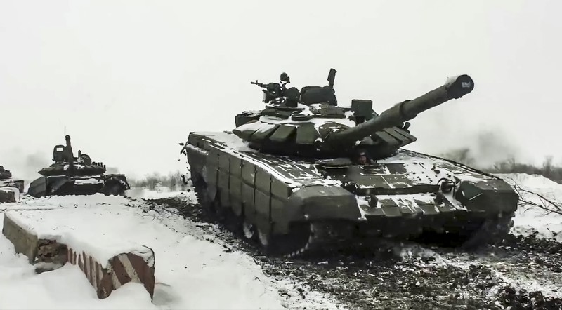 Latihan Militer Rusia di jajaran Kadamovsky di wilayah Rostov, Rusia Tank tempur utama T-72B3 Rusia ikut dalam latihan militer angkatan bersenjata Distrik Militer Selatan di jajaran Kadamovsky di wilayah Rostov, Rusia (27/1/2022). (REUTERS/Sergey Pivovarov)