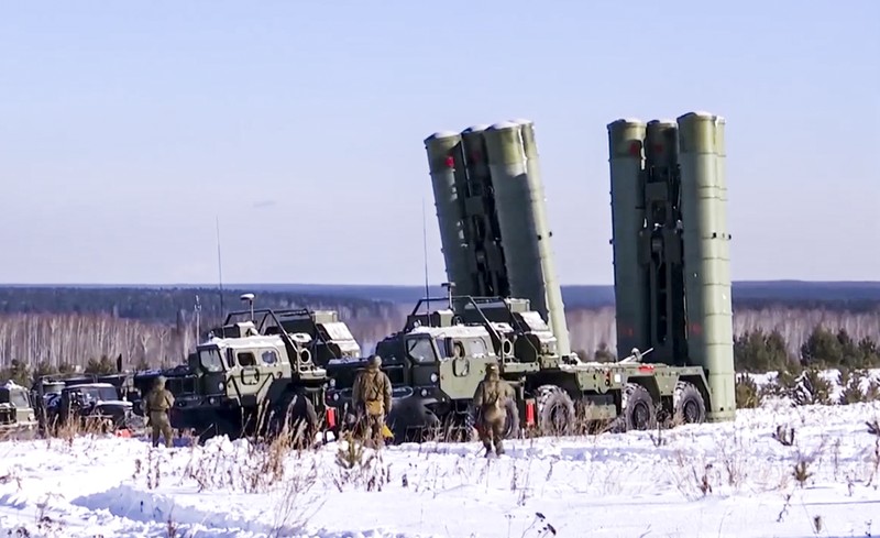 Latihan Militer Rusia di jajaran Kadamovsky di wilayah Rostov, Rusia Tank tempur utama T-72B3 Rusia ikut dalam latihan militer angkatan bersenjata Distrik Militer Selatan di jajaran Kadamovsky di wilayah Rostov, Rusia (27/1/2022). (REUTERS/Sergey Pivovarov)
