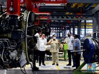 Menteri Pertahanan RI Prabowo Subianto melakukan kunjungan kerja ke PT Garuda Maintenance Facility AeroAsia Tbk (GMF) di Tangerang Banten, Rabu (26/1/2022). (Biro Humas Setjen Kemhan)