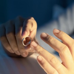 Cerai Saat Sudah Punya Anak, Ini Tips Cerdas Atur Duit Buat Para Bunda