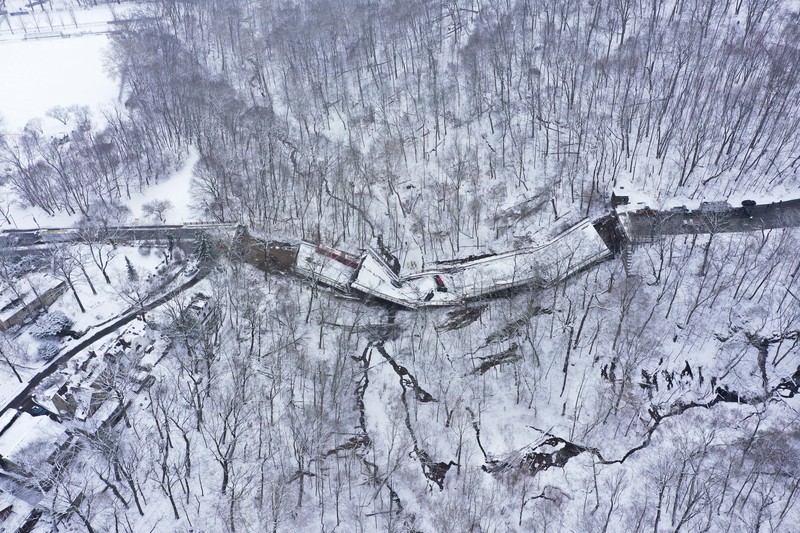 Jembatan di Pittsburgh AS Runtuh (REUTERS/DRONE BASE) Jembatan di Pittsburgh AS Runtuh (REUTERS/DRONE BASE)