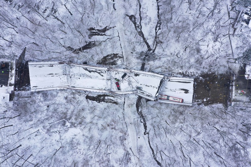 Jembatan di Pittsburgh AS Runtuh (REUTERS/DRONE BASE) Jembatan di Pittsburgh AS Runtuh (REUTERS/DRONE BASE)