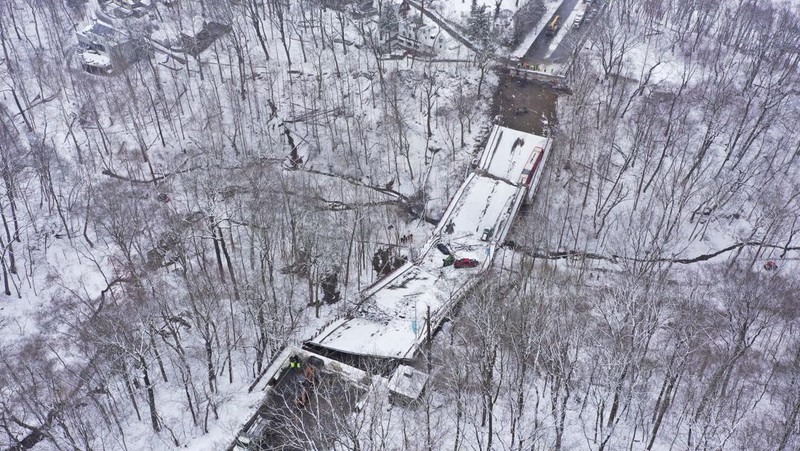 Jembatan di Pittsburgh AS Runtuh (REUTERS/DRONE BASE)