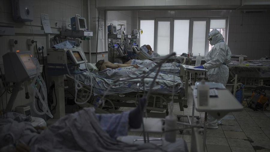 Lonjakan kasus Covid-19 di Rusia (AP/Vitaliy Timkiv)