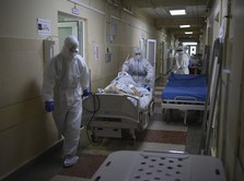 'Tsunami' Omicron Hantam Rusia, Kasus Tembus 100 Ribu Sehari