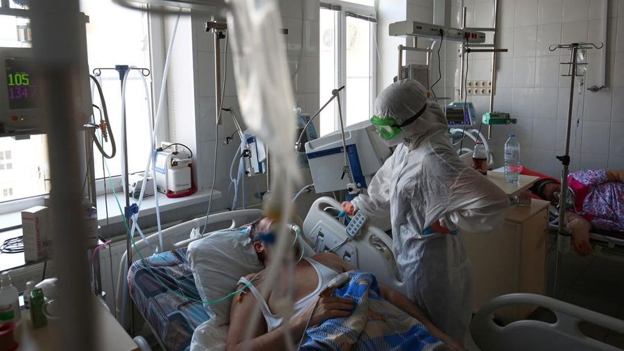 Lonjakan kasus Covid-19 di Rusia (REUTERS/Kirill Braga)