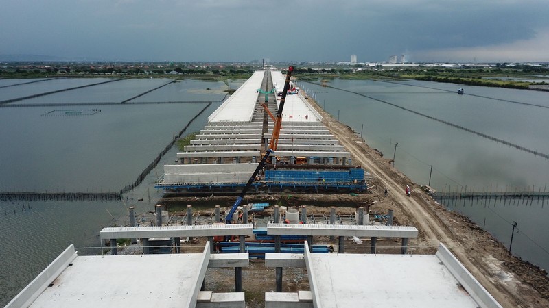 Pembangunan tol Semarang-Demak seksi II terus dikebut. Ditargetkan, proyek pembangunan jalan tol dari Sayung sampai Demak sepanjang 16,31 km. (Dok: Humas Jateng/jatengprov.go.id/)