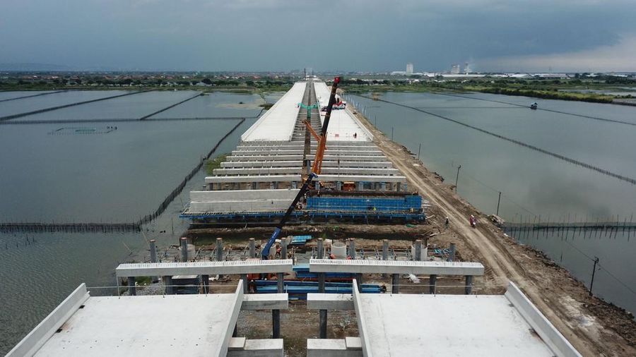 Pembangunan tol Semarang-Demak seksi II terus dikebut. Ditargetkan, proyek pembangunan jalan tol dari Sayung sampai Demak sepanjang 16,31 km. (Dok: Humas Jateng/jatengprov.go.id/)