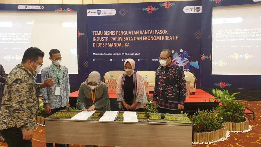 Pertemuan bisnis industri pariwisata dan ekonomi kreatif di NTB untuk menjaga rantai pasok.