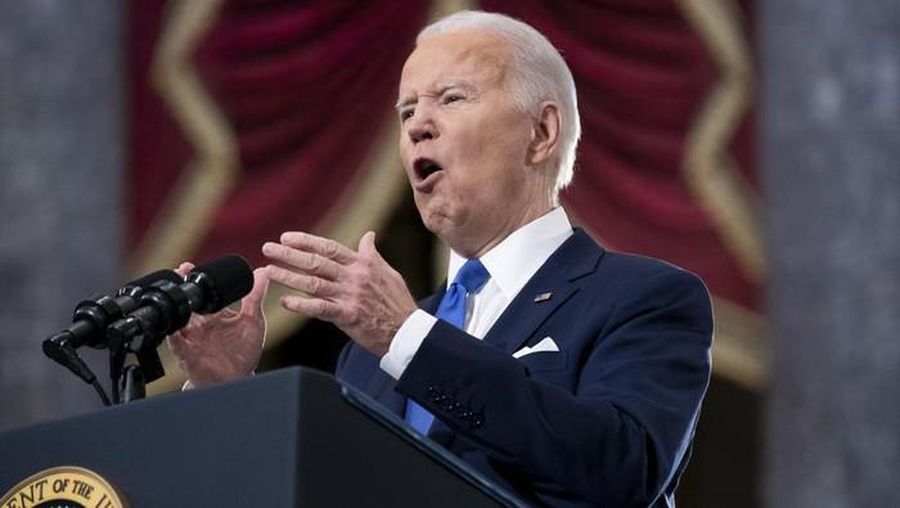 Presiden Amerika Serikat (AS), Joe Biden, mengatakan akan segera mengirimkan sejumlah kecil tentara AS untuk meningkatkan kehadiran NATO di kawasan Eropa Timur. (Michael Reynolds/Pool via AP)