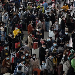 Cuekin Omicron, Ratusan Juta Warga China Mudik Jelang Imlek!