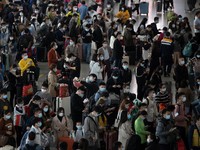 Cuekin Omicron, Ratusan Juta Warga China Mudik Jelang Imlek!