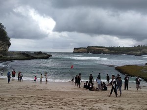 10 Rekomendasi Tempat Wisata Pacitan 2025 Buat Liburan Bareng Keluarga