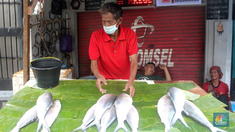 Penjual ikan bandeng musiman jelang Imlek (CNBC Indonesia/Muhammad Sabki)
