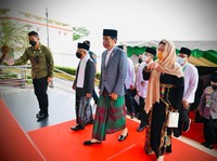 Melihat Gaya Jokowi 'Sarungan' Saat Hadiri Pengukuhan PBNU