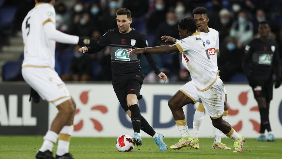 Lionel Messi pakai nomor punggung 10 di laga PSG vs Nice dalam lanjutan Piala Prancis. (REUTERS/BENOIT TESSIER)