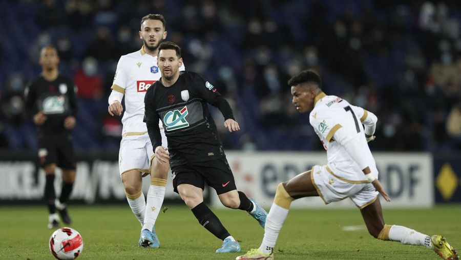 Lionel Messi pakai nomor punggung 10 di laga PSG vs Nice dalam lanjutan Piala Prancis. (REUTERS/BENOIT TESSIER)