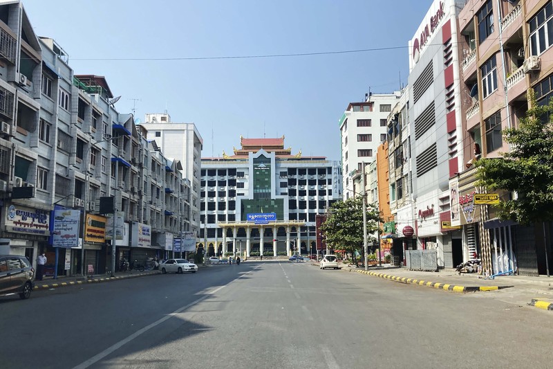 Toko-toko di Myanmar tutup dan jalan kosong melompong AP/ Toko-toko di Myanmar tutup dan jalan kosong melompong AP/