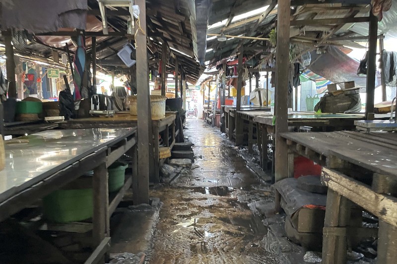 Toko-toko di Myanmar tutup dan jalan kosong melompong AP/