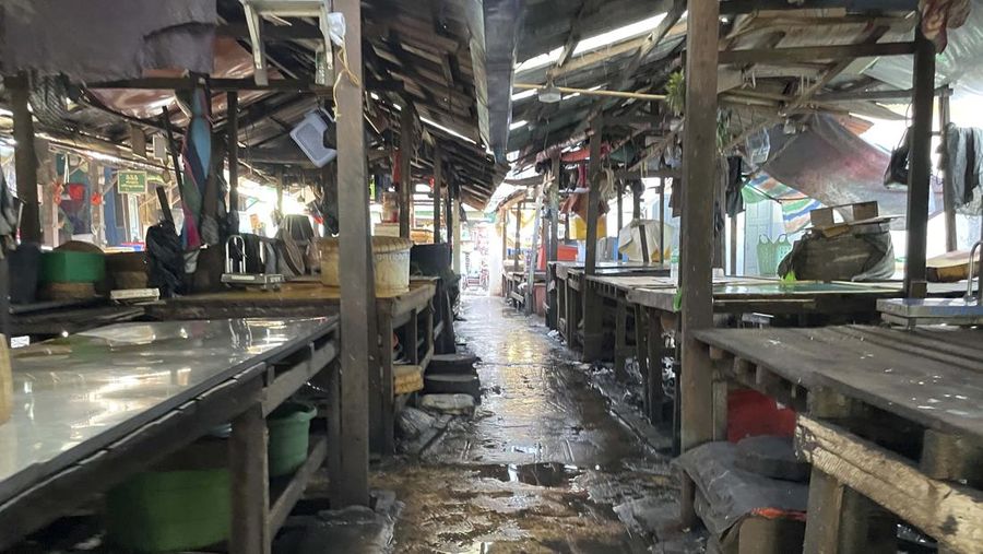 Toko-toko di Myanmar tutup dan jalan kosong melompong AP/