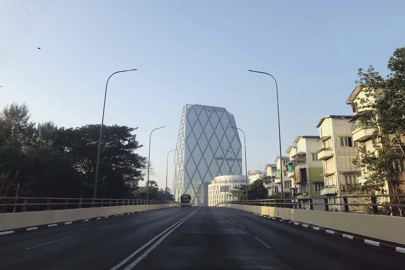 Toko-toko di Myanmar tutup dan jalan kosong melompong AP/ Toko-toko di Myanmar tutup dan jalan kosong melompong AP/