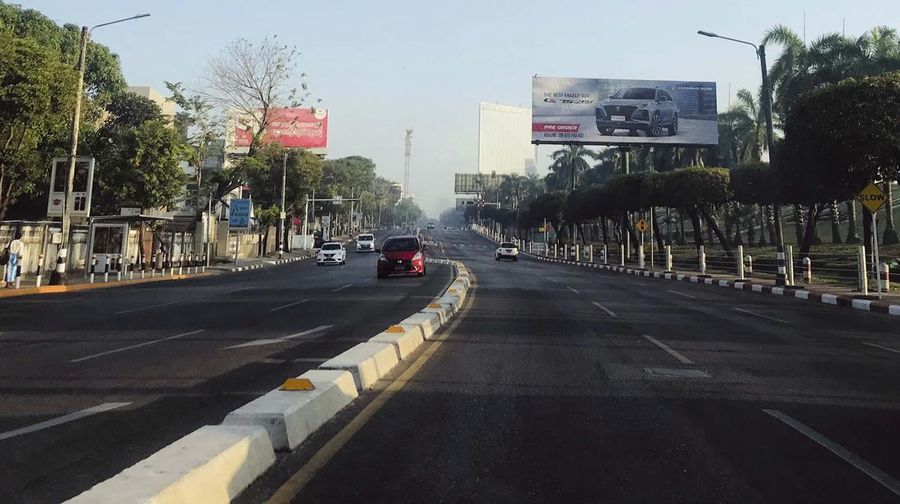 Toko-toko di Myanmar tutup dan jalan kosong melompong AP/