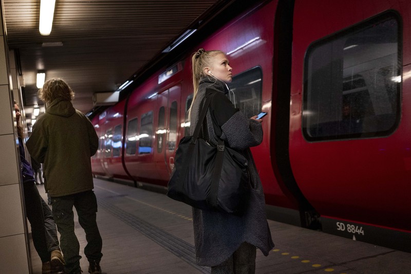 Denmark tidak lagi wajib memakai masker untuk warganya saat keluar rumah. (AP/Liselotte Sabroe) Denmark tidak lagi wajib memakai masker untuk warganya saat keluar rumah. (AP/Liselotte Sabroe)