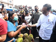 Jokowi Beraksi Lagi, Sebar Duit di Pasar Porsea Toba