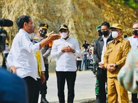 Jokowi Resmikan 'Jalan Pintas' Balige, Nih Penampakannya!