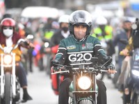 Gaya Jokowi Bermotor Saat 'Blusukan' di Kawasan Danau Toba
