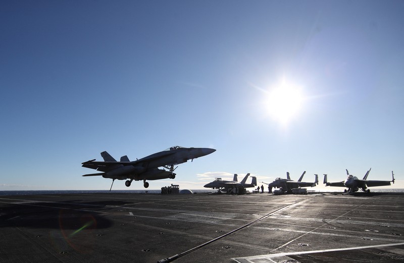 Kapal induk Amerika Serikat (AS), USS Harry S Truman, menggelar latihan militer di perairan Laut Adriatik (REUTERS/YARA NARDI) Kapal induk Amerika Serikat (AS), USS Harry S Truman, menggelar latihan militer di perairan Laut Adriatik (REUTERS/YARA NARDI)