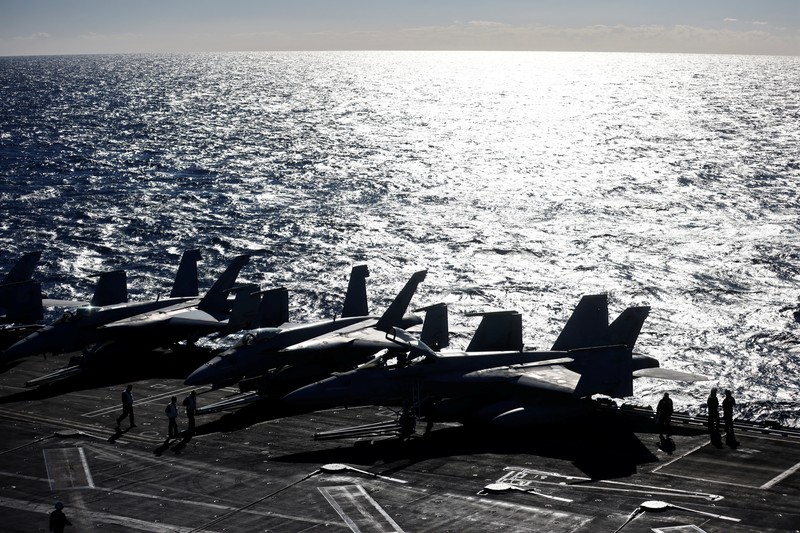 Kapal induk Amerika Serikat (AS), USS Harry S Truman, menggelar latihan militer di perairan Laut Adriatik  (REUTERS/YARA NARDI)