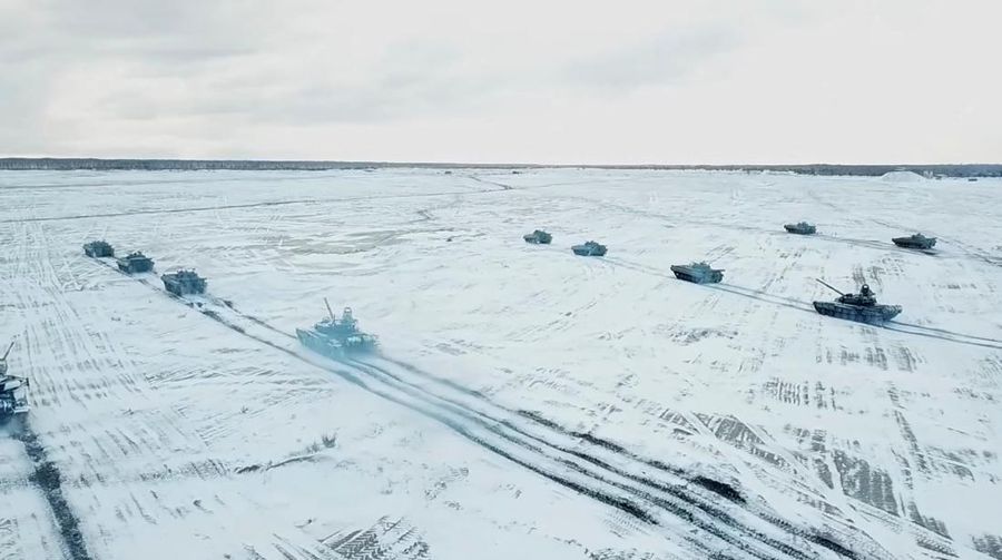 Citra satelit yang diambil pada Rabu (2/2/2022) waktu setempat, menunjukkan pasukan darat Rusia dalam jumlah besar ditempatkan di Kota Yelnya, Region Smolensk Oblast. Negara barat seperti AS dan NATO mengaku khawatir dengan aktivitas Rusia yang menempatkan pasukannya di perbatasan dengan Ukraina (via REUTERS/MAXAR TECHNOLOGIES)