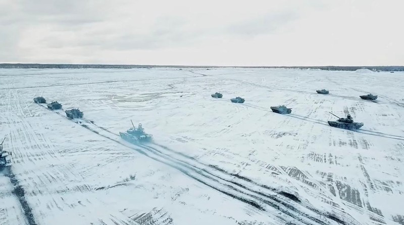 Citra satelit yang diambil pada Rabu (2/2/2022) waktu setempat, menunjukkan pasukan darat Rusia dalam jumlah besar ditempatkan di Kota Yelnya, Region Smolensk Oblast. Negara barat seperti AS dan NATO mengaku khawatir dengan aktivitas Rusia yang menempatkan pasukannya di perbatasan dengan Ukraina (via REUTERS/MAXAR TECHNOLOGIES)