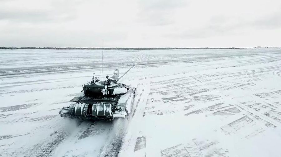 Citra satelit yang diambil pada Rabu (2/2/2022) waktu setempat, menunjukkan pasukan darat Rusia dalam jumlah besar ditempatkan di Kota Yelnya, Region Smolensk Oblast. Negara barat seperti AS dan NATO mengaku khawatir dengan aktivitas Rusia yang menempatkan pasukannya di perbatasan dengan Ukraina (via REUTERS/MAXAR TECHNOLOGIES)