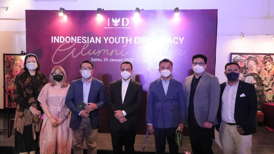 Sekjen IYD (Maral Dipodiputro) , Head of Corporate Communications Pluang (Kartika Dewi) , Gubernur Jawa Barat (Ridwan Kamil) , Gubernur DKI Jakarta (Anies Baswedan) , Dino Patti Djalal , Ketua IYD & Y20 (Michael Victor Sianipar) ,  Delegasi Y20 Summit 2010 (Panji Saputra)