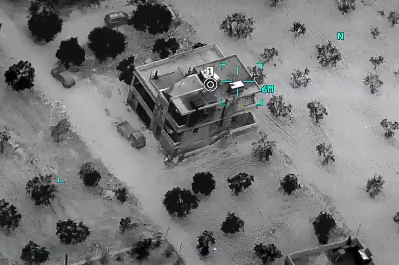 Gambar dari video yang disediakan oleh Departemen Pertahanan dan dirilis pada 3 Februari 2022, menunjukkan kompleks sebelum serangan di mana Abu Ibrahim al-Hashimi al-Qurayshi, pemimpin Kelompok Negara Islam, tewas di provinsi Idlib barat laut Suriah. (Department of Defense via AP) Gambar dari video yang disediakan oleh Departemen Pertahanan dan dirilis pada 3 Februari 2022, menunjukkan kompleks sebelum serangan di mana Abu Ibrahim al-Hashimi al-Qurayshi, pemimpin Kelompok Negara Islam, tewas di provinsi Idlib barat laut Suriah. (Department of Defense via AP)