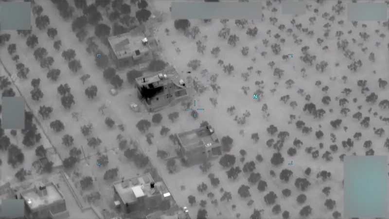 Gambar dari video yang disediakan oleh Departemen Pertahanan dan dirilis pada 3 Februari 2022, menunjukkan kompleks sebelum serangan di mana Abu Ibrahim al-Hashimi al-Qurayshi, pemimpin Kelompok Negara Islam, tewas di provinsi Idlib barat laut Suriah. (Department of Defense via AP) Gambar dari video yang disediakan oleh Departemen Pertahanan dan dirilis pada 3 Februari 2022, menunjukkan kompleks sebelum serangan di mana Abu Ibrahim al-Hashimi al-Qurayshi, pemimpin Kelompok Negara Islam, tewas di provinsi Idlib barat laut Suriah. (Department of Defense via AP)