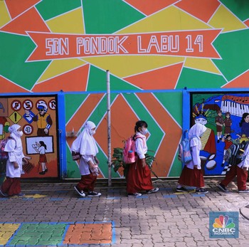 Menteri Nadiem Rilis Aturan Baru, Hanya 50% Pelajar DKI PTM!