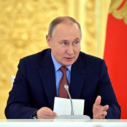 Sudah Disanksi Hingga Default, Rubel Rusia Tetap Juara Dunia!