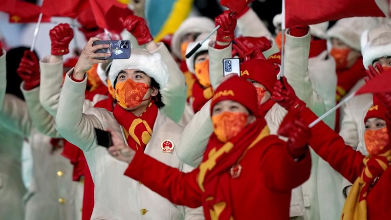 Pembukaan Olimpiade musim dingin Beijing 2022 digelar di Bird's Nest Stadium (AP/Bernat Armangue)