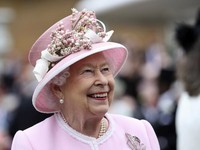 Ratu Elizabeth Ternyata Tak Suka Produk Buatan Apple