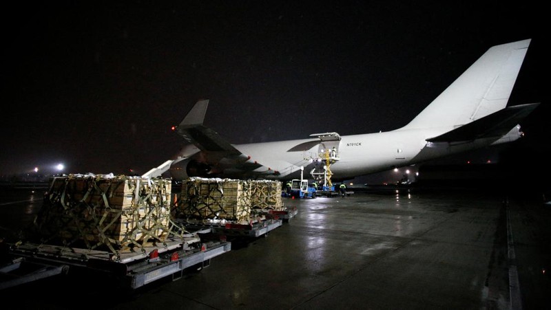 Military aid, delivered as part of the United States' security assistance to Ukraine, is unloaded from a plane at the Boryspil International Airport outside Kyiv, Ukraine, February 5, 2022. REUTERS/Valentyn Ogirenko
