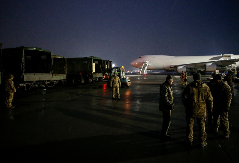 UKRAINE-CRISIS/US WEAPONS Military aid, delivered as part of the United States' security assistance to Ukraine, is unloaded from a plane at the Boryspil International Airport outside Kyiv, Ukraine, February 5, 2022. REUTERS/Valentyn Ogirenko